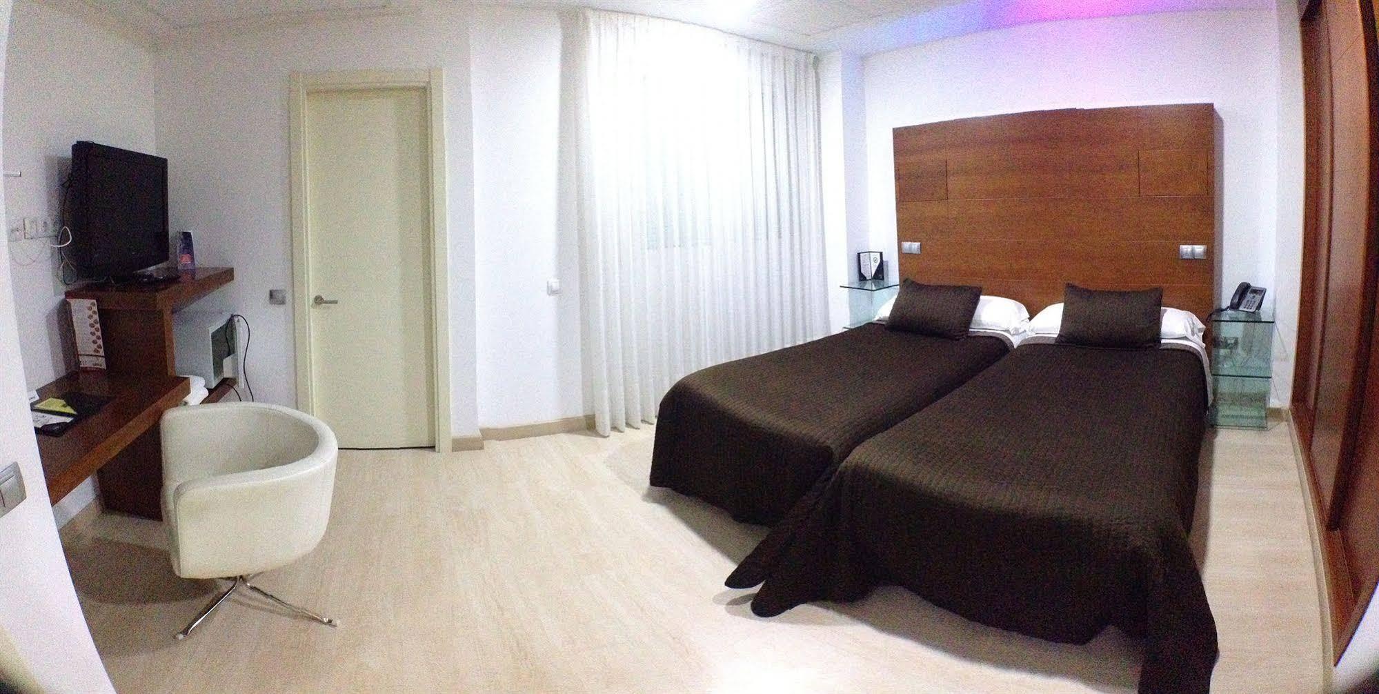 Отель Nap Овьедо Экстерьер фото